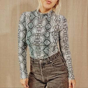 Shein | Black&White Snakeskin Turleneck top